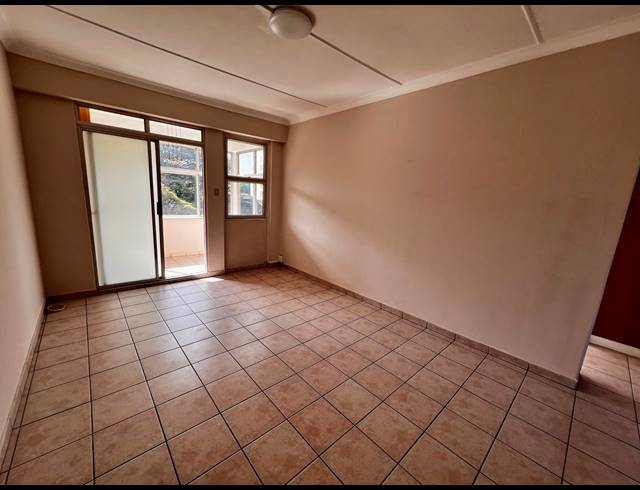 1.5 BEDROOM APARTMENT FOR SALE IN BULWER